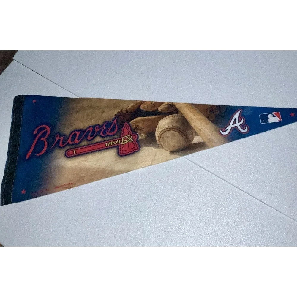 VTG MLB Atlanta Braves Bat Ball & Glove Logo Baseball Felt Pennant 90s